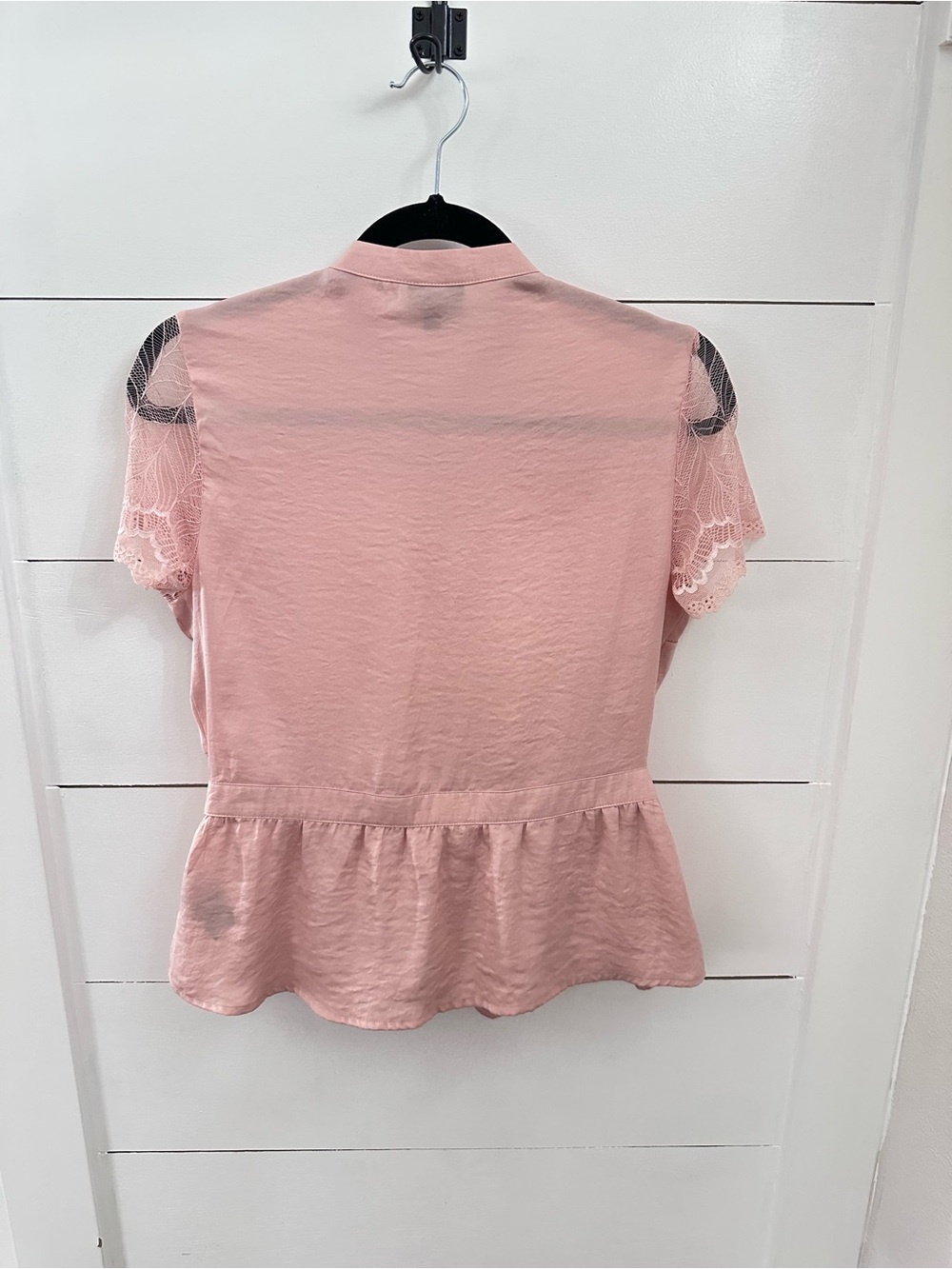 WHOWHATWEAR S Peplum yoke pink lace detail short sleeve ruffle waist button top - Picture 3 of 12